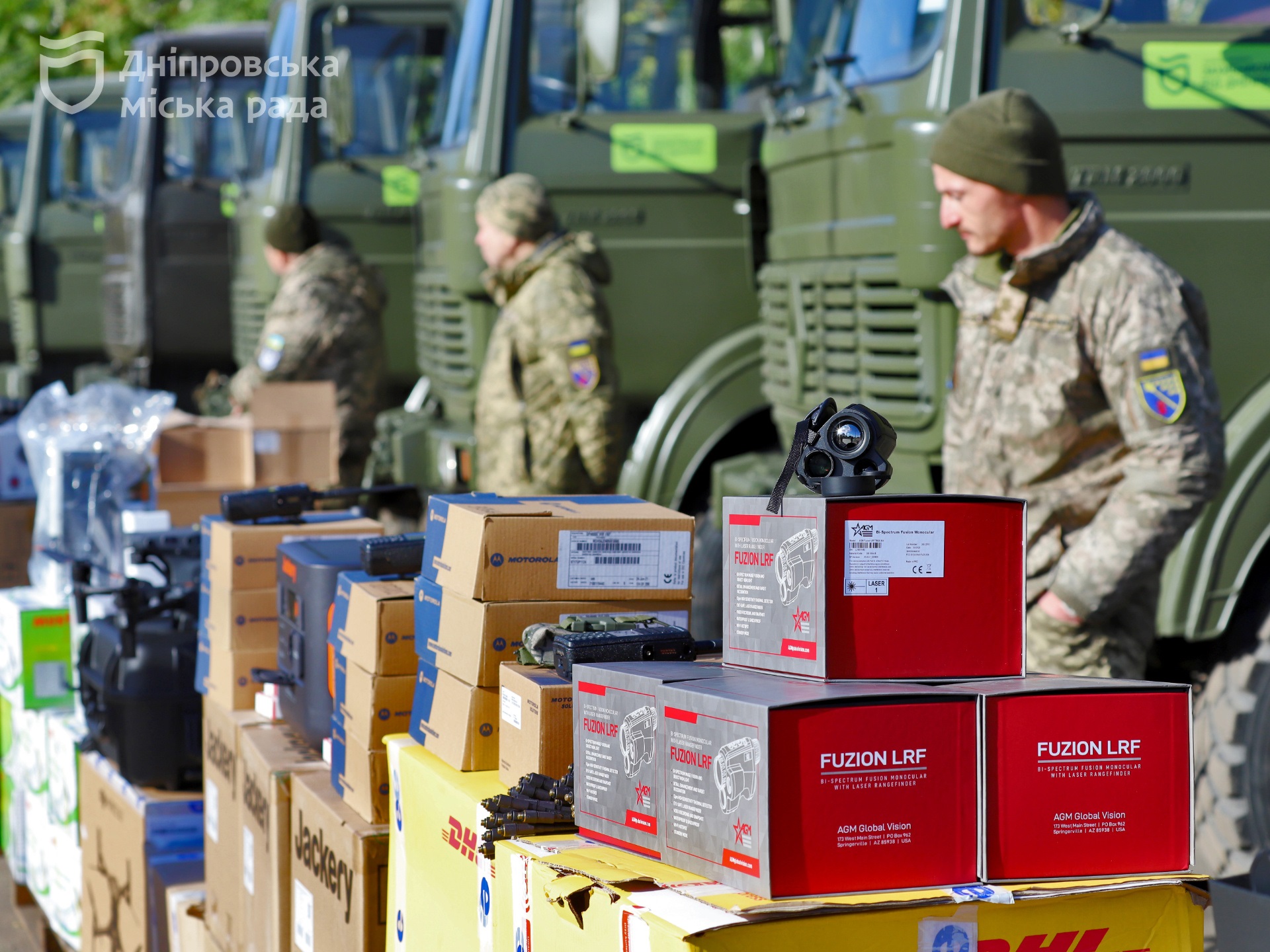 «Знову вибух. Наша відповідь»: Філатов показав велику партію вантажівок і техніки на 25 млн грн, яку Дніпро доправив бійцям на передову