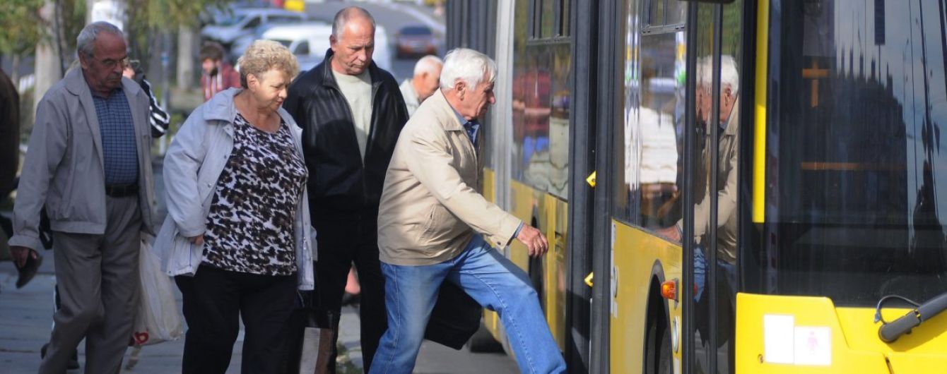 В Запорожье из-за коронавируса отменили бесплатный проезд для пенсионеров