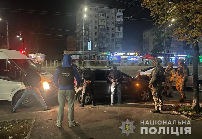Спаивали и обворовывали людей: в Киеве задержана преступная группировка (ВИДЕО)