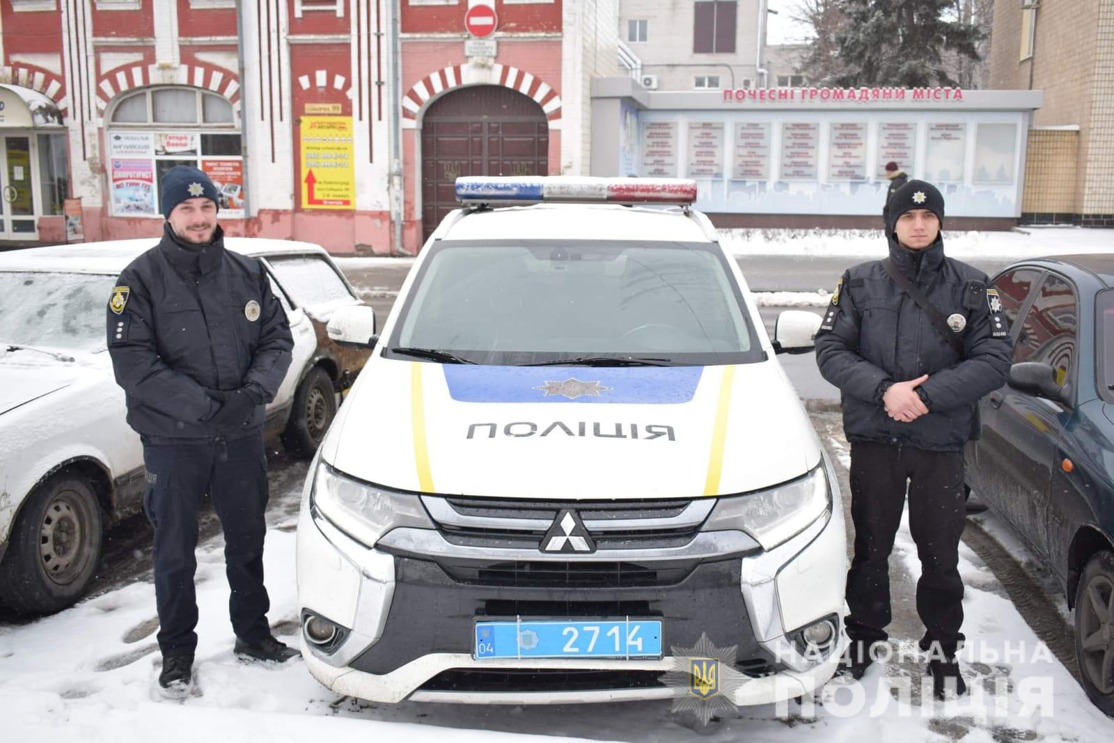 На Днепропетровщине полицейские спасли жизнь  дедушке, лежавшему без сознания в собственной квартире 