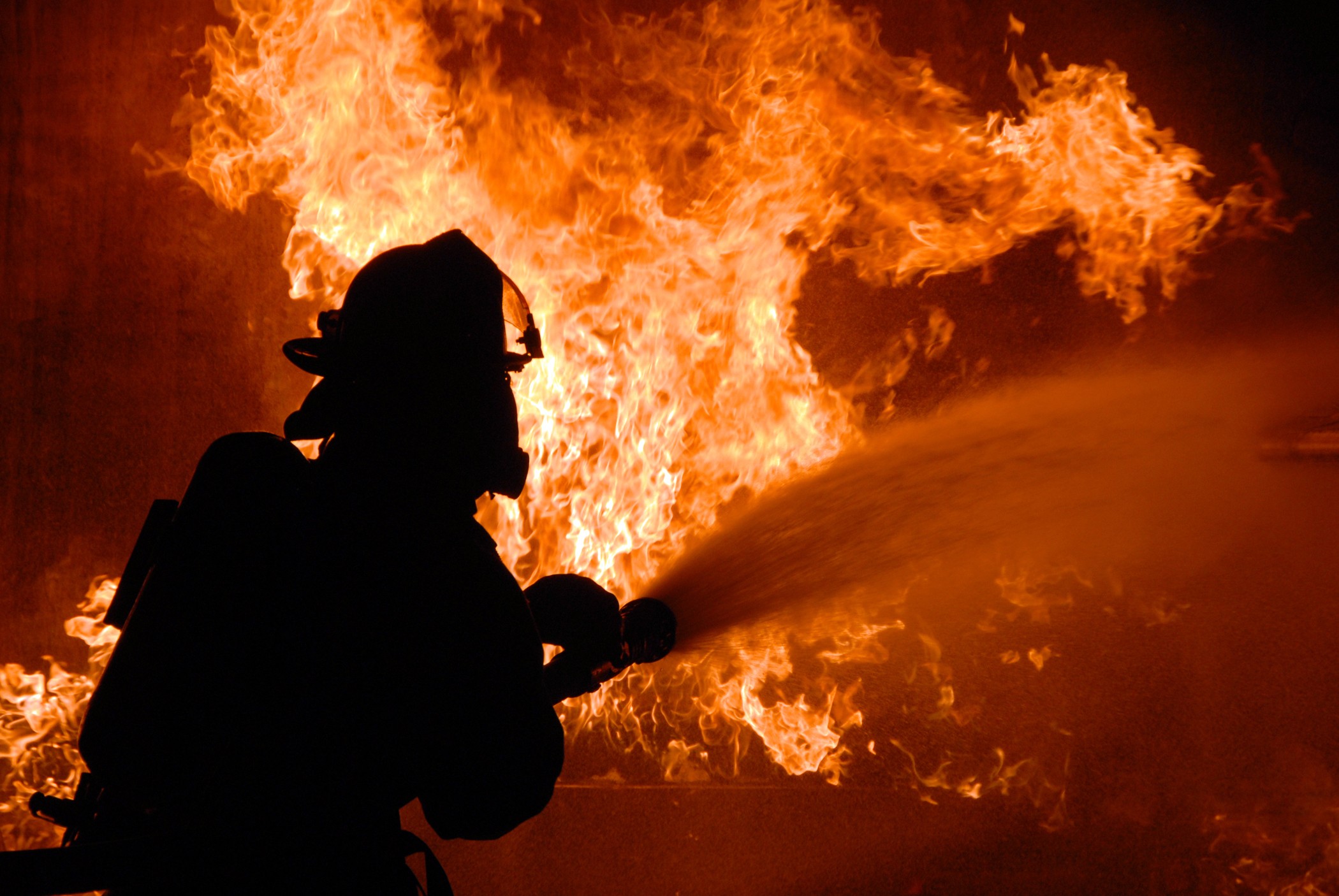 Спасатели Львовской области тушили пожар в гостинице