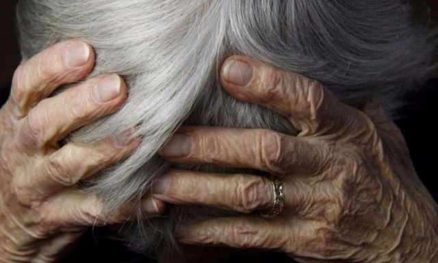 Полиция Каменского просит помощи в опознании женщин, которые под предлогом снятия порчи ограбили пенсионерку (ВИДЕО) 