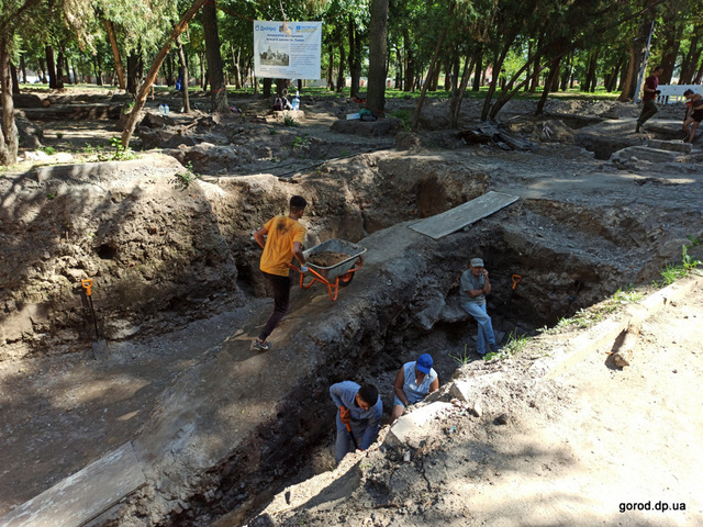 В Днепре археологи ищут могилу археолога и краеведа Александра Поля
