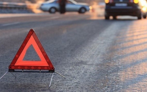 В Днепре пьяный водитель «Mitsubishi Outlander» врезался в столб: погиб пассажир авто