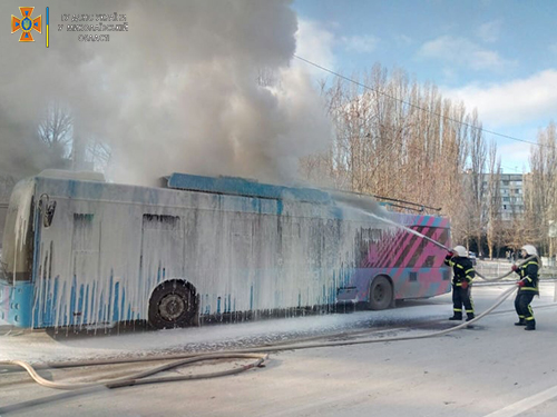 Загорелся на ходу: в Николаевской области тушили троллейбус
