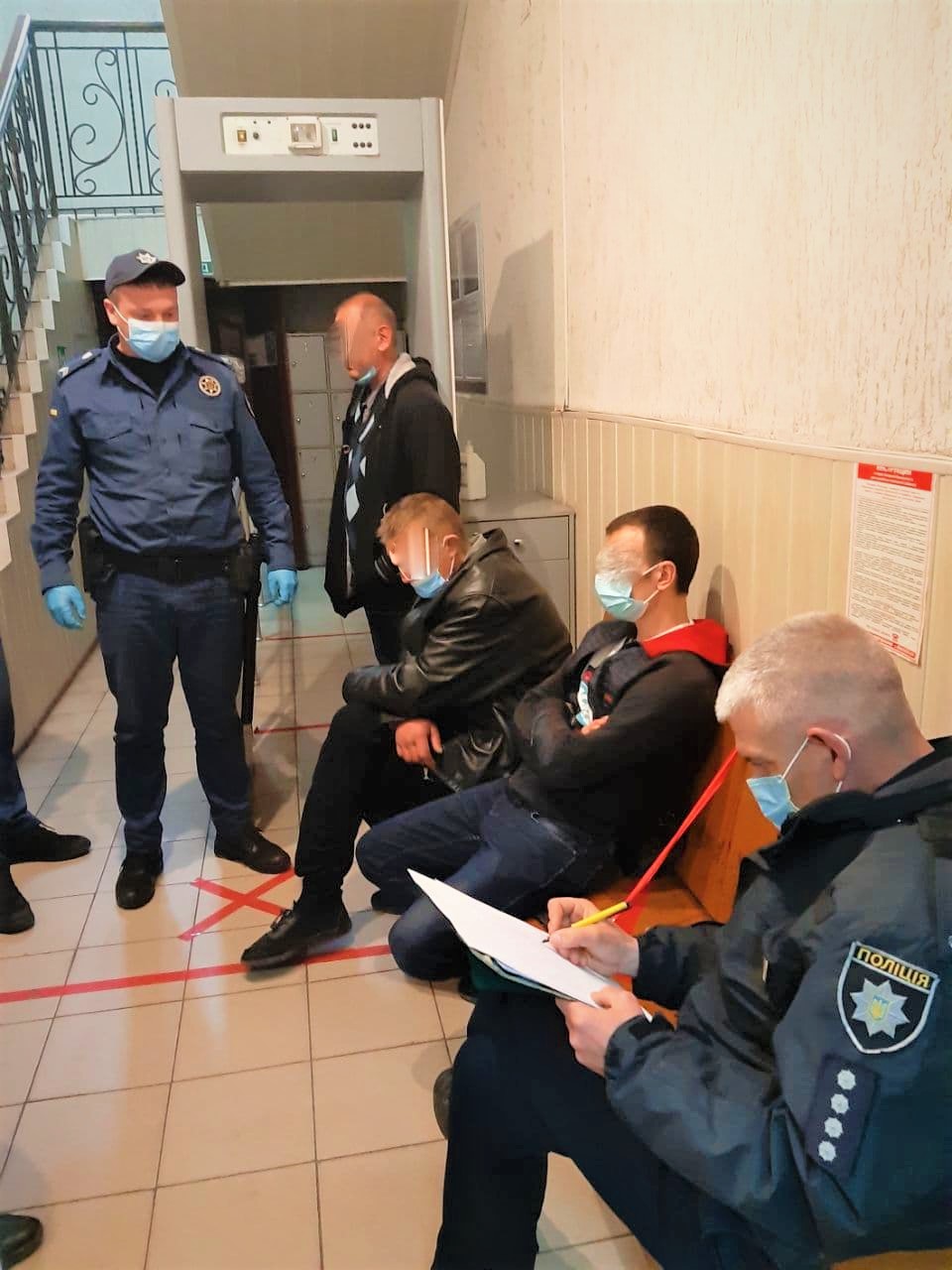 В Днепропетровской области парень пришел на суд с наркотиками (ФОТО)