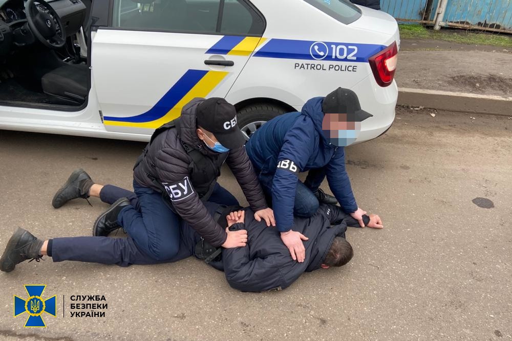 В Днепропетровской области задержали полицейского, крышевавшего перевозчиков-нарушителей