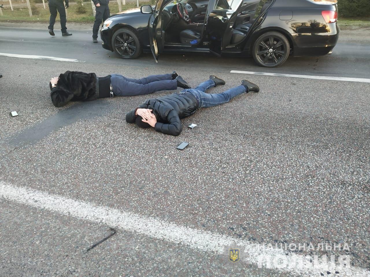 Под Днепром полиция задержала группировку вооруженных наркодилеров