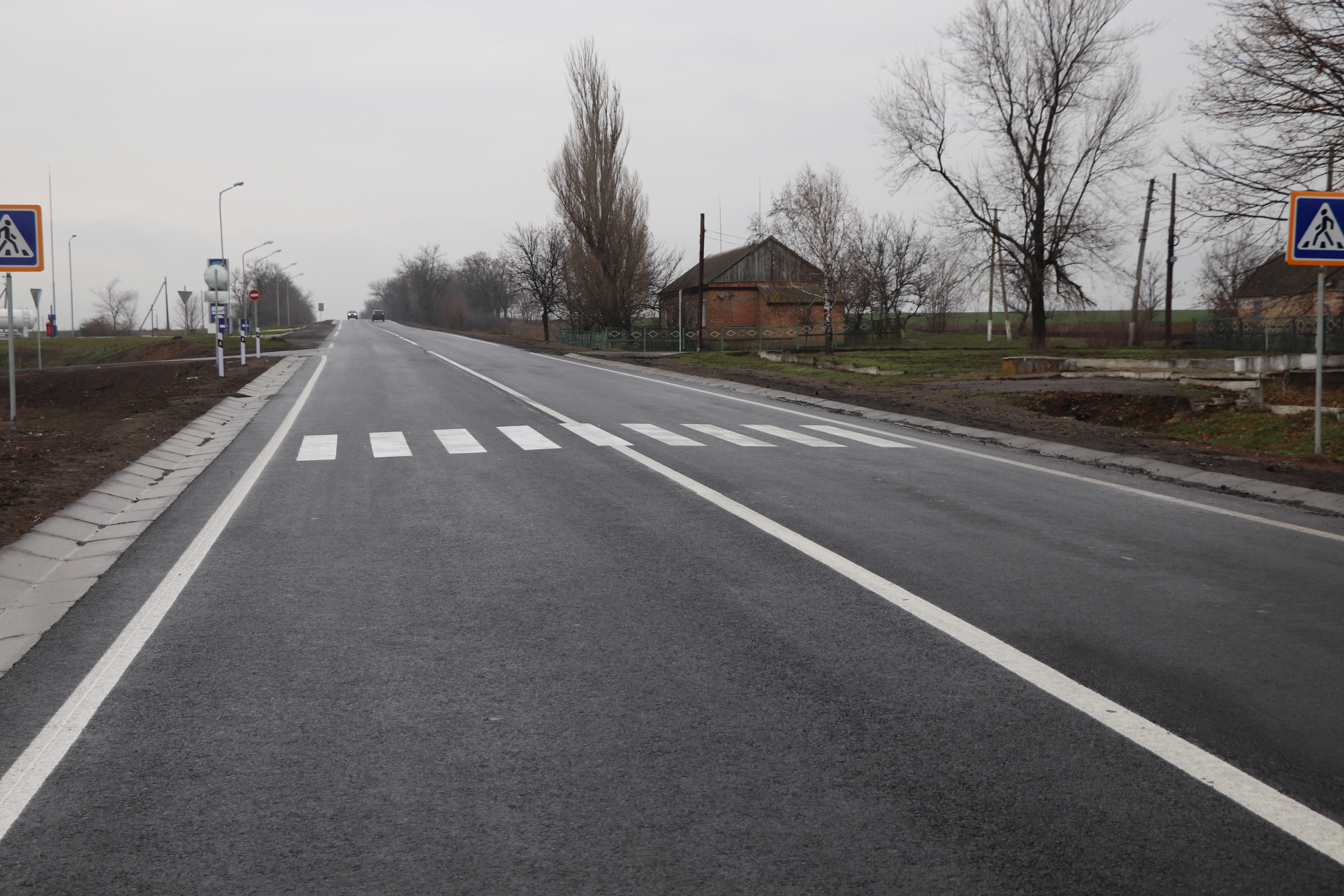 Медикам, спасателям и полиции разрешили бесплатно ездить по концесионным дорогам Украины