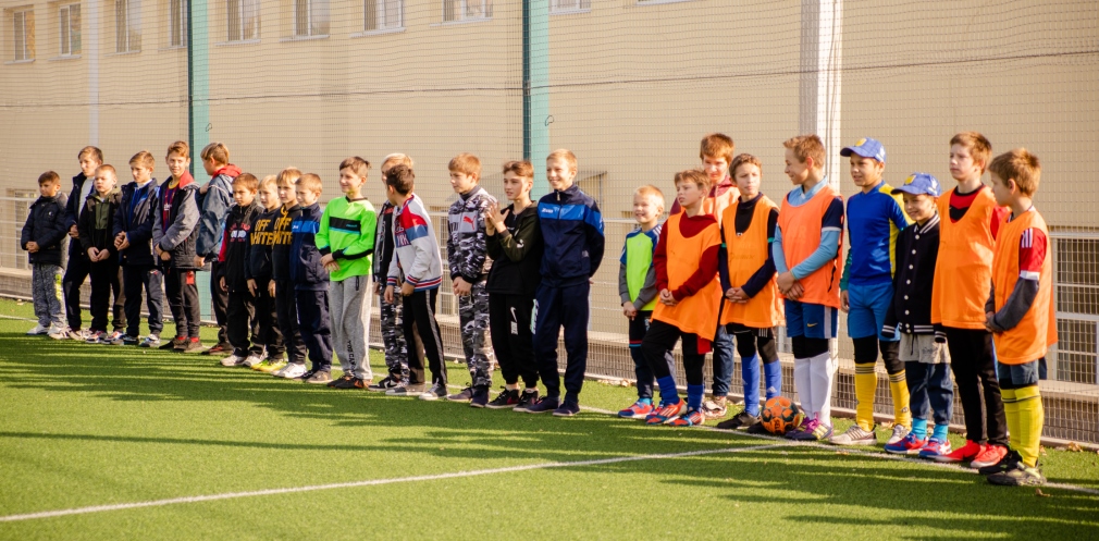 У Дніпрі до Дня захисників та захисниць провели футбольний турнір серед дітей-сиріт (ФОТОРЕПОРТАЖ) 