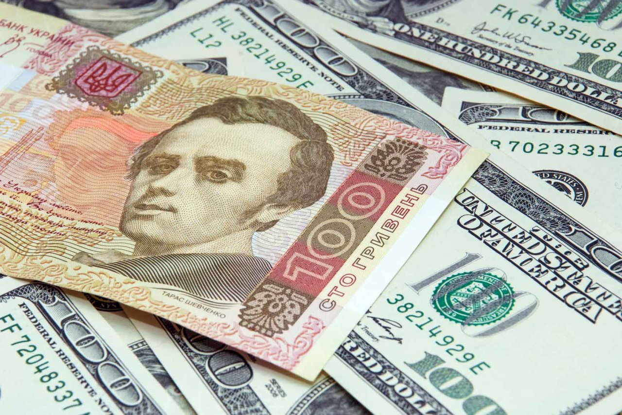 НБУ разрешил украинцам покупать доллары: каким будет курс