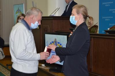 В Днепропетровской ОГА вручили государственные награды семьям погибших добровольцев