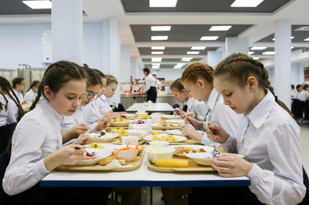 C 1 сентября украинских школьников будут кормить «по-новому»