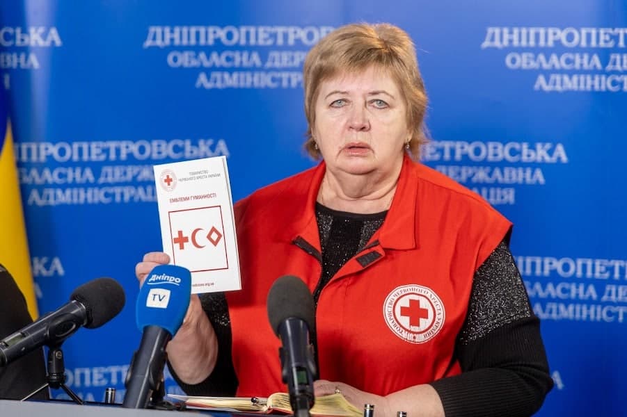 Товариство Червоного Хреста України допомагає біженцям, мешканцям «гарячих точок» та тим, хто розшукує рідних