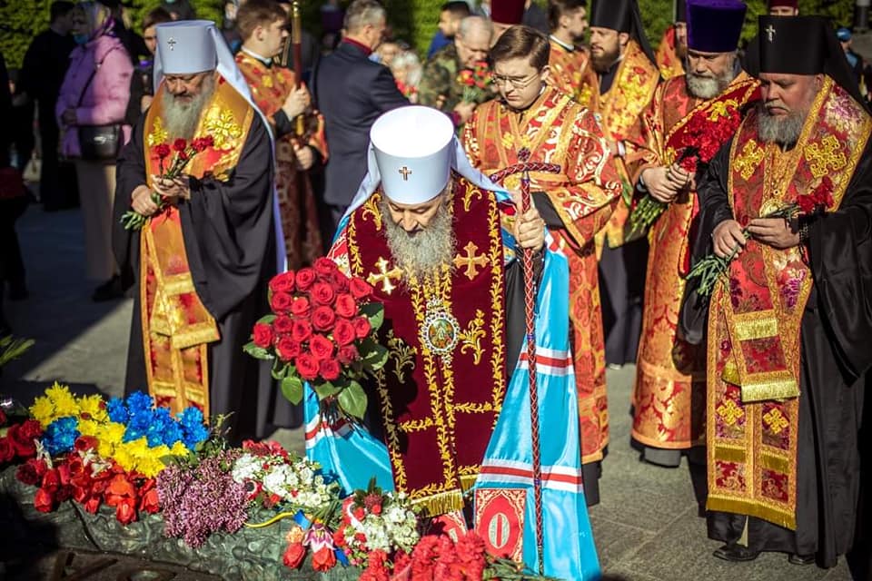 Митрополит Онуфрий отслужил панихиду в киевском Парке Славы по погибшим во Второй Мировой и напомнил, чем опасен фашизм