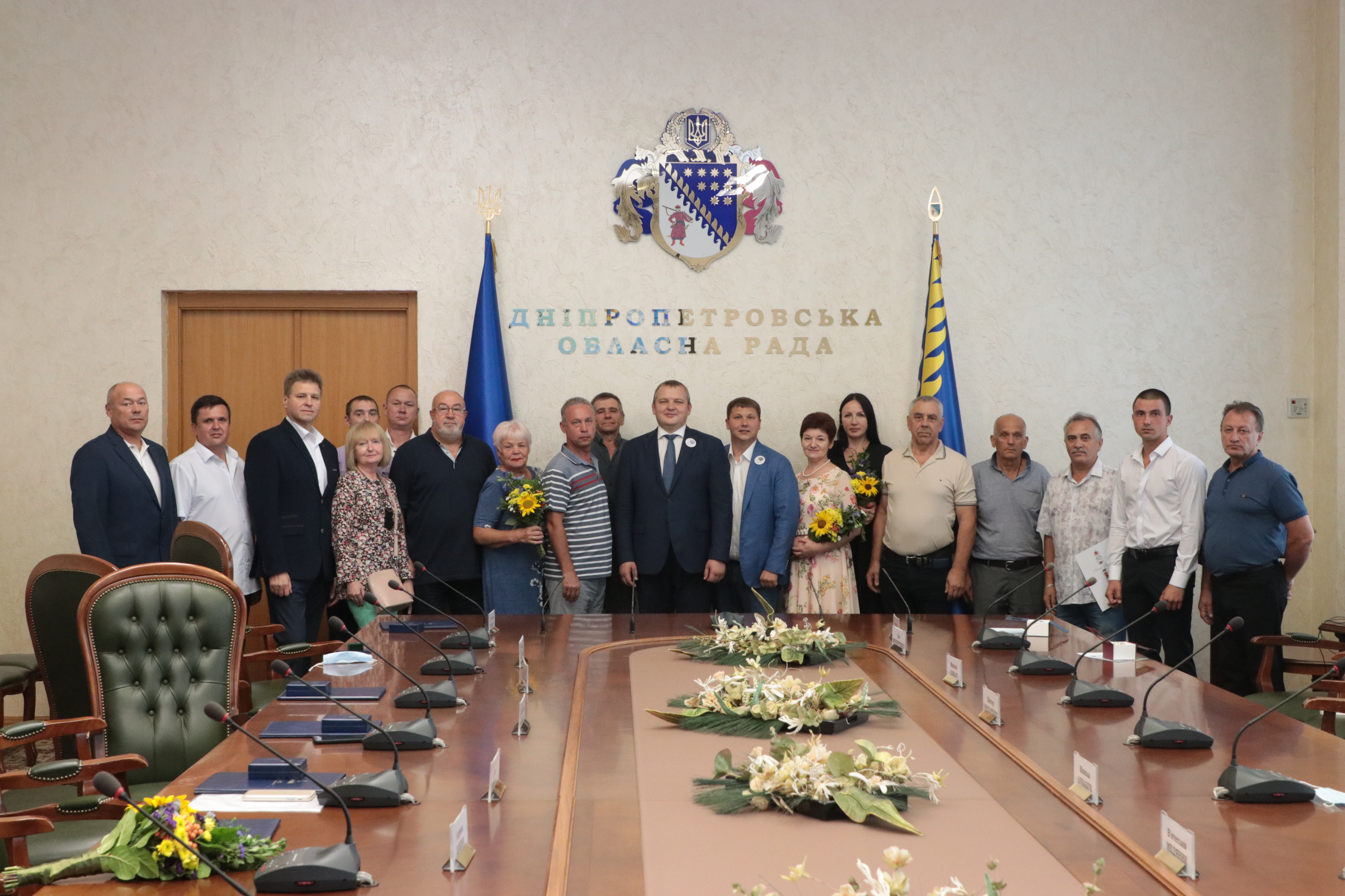 Голова Дніпропетровської обласної ради вручив нагороди за заслуги перед українською громадою