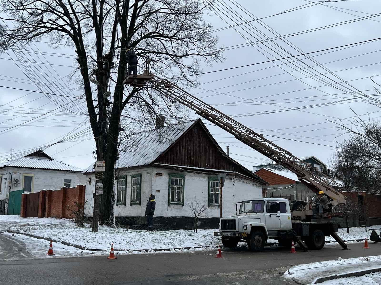 ДТЕК Дніпровські електромережі ліквідовує наслідки негоди