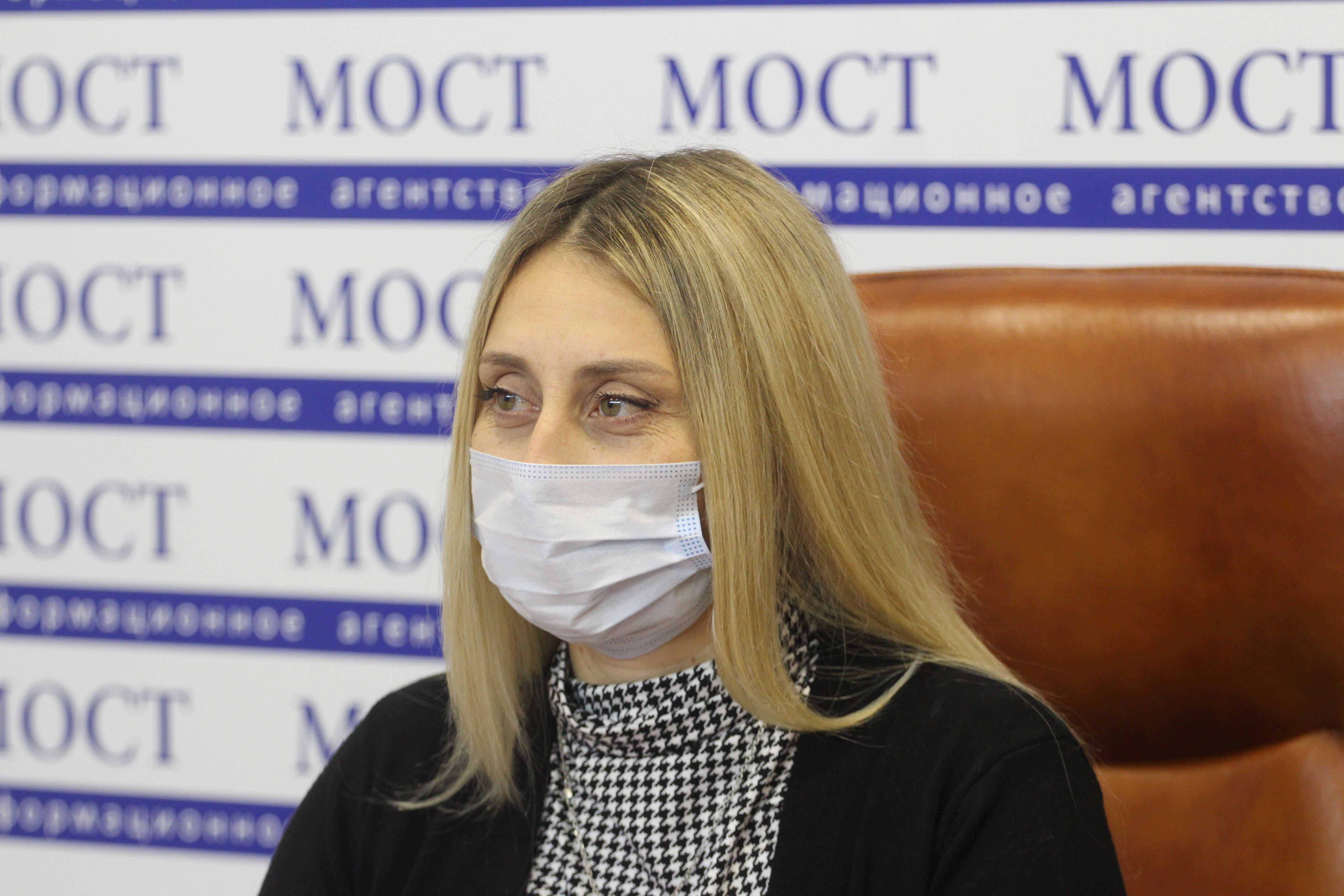 Выборы в период пандемии COVID-19 не только несут угрозу гражданам, но и нарушают их конституционные права, - Александра Климова