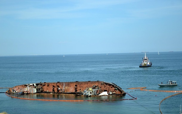 Мининфраструктуры нашло исполнителей подъема танкера Delfi