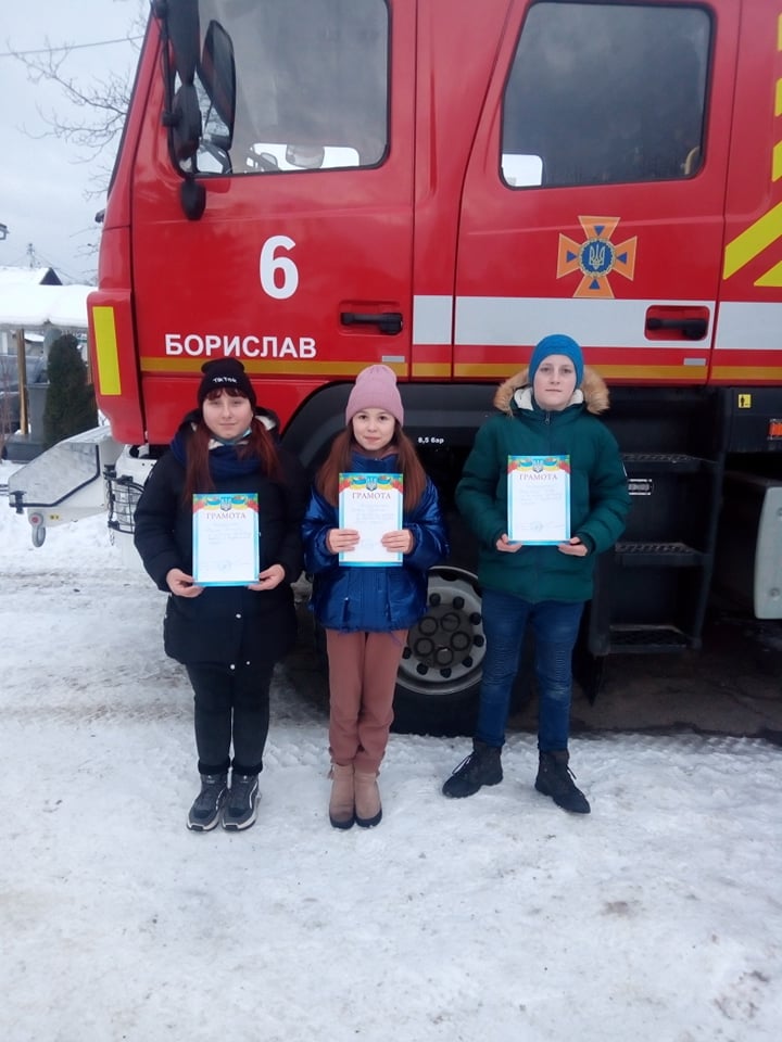 В Бориславе трое подростков спасли жилые дома от огня (ФОТО)
