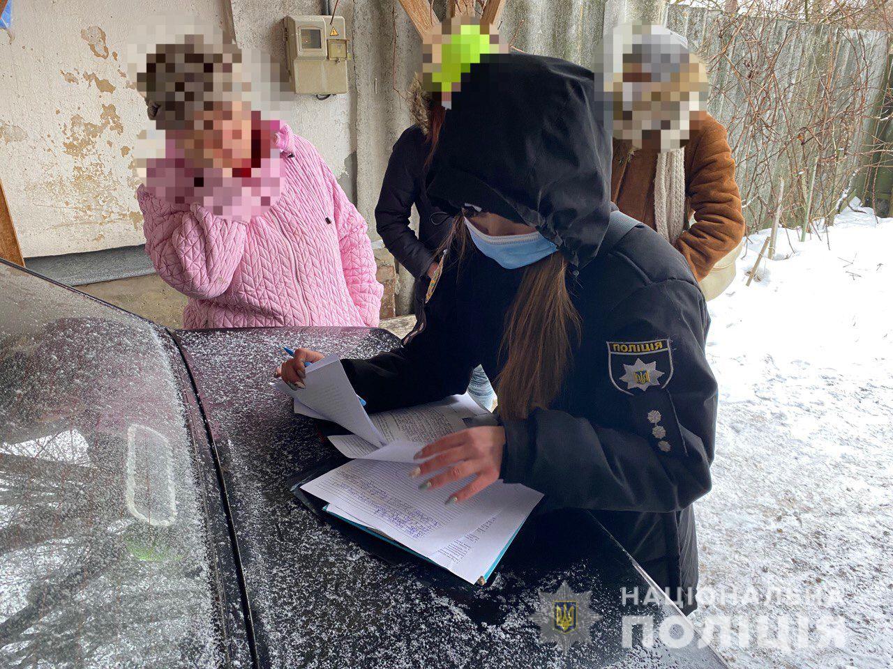 В Харьковской области при обыске у заведующей детского сада изъято 20 тыс. долларов и 200 тысяч в национальной валюте: на чем она зарабатывала    
