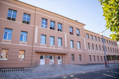  В Днепре за областные средства реконструировали центральное крыло старейшей гимназии города 