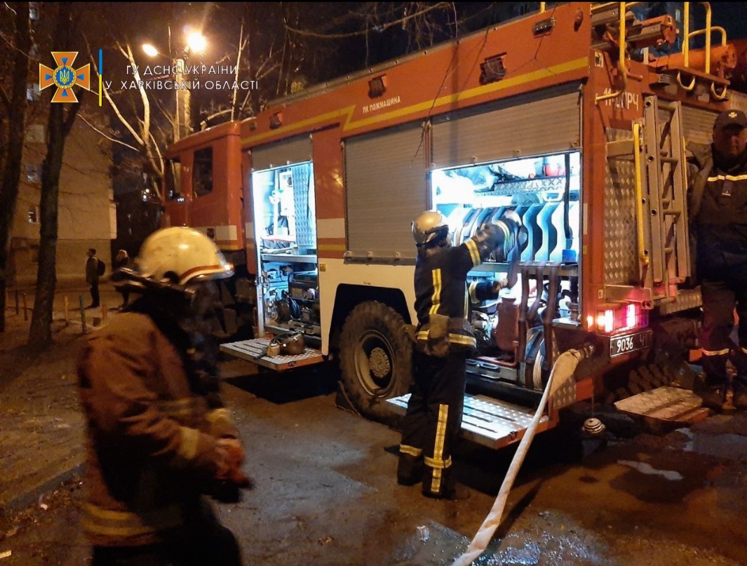 В Харькове загорелась 9-этажка: спасатели эвакуировали 15 человек 