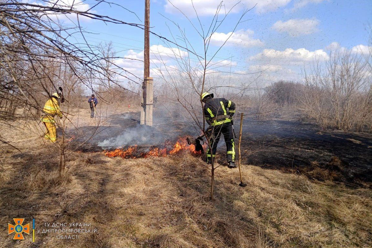 Вогнеборці Дніпропетровщини закликають громадян не спалювати суху рослинність