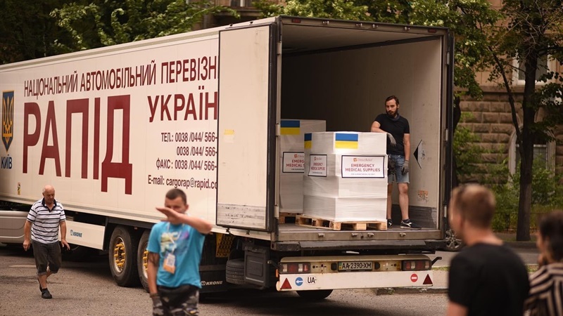 Бронежилети, форма, продуктові та медичні вантажі: чергова підтримка від Дніпра