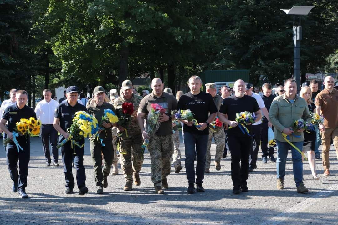 Під звуки сирен Дніпро відзначає День Незалежності 