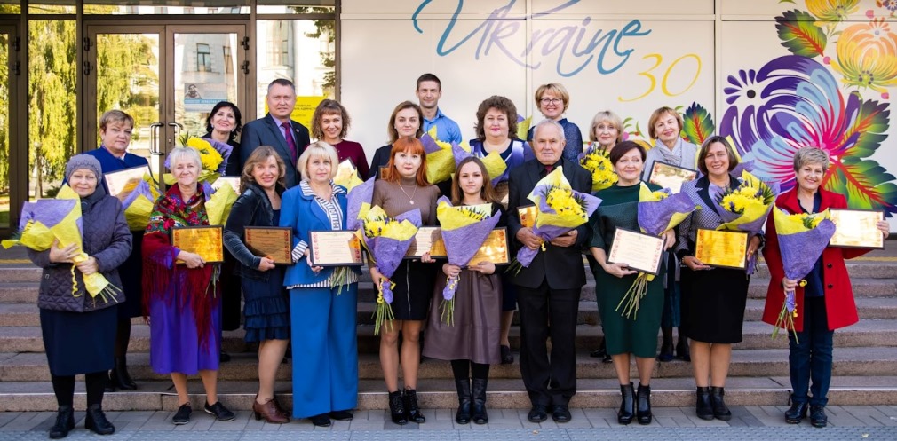 20 освітян отримали педагогічну премію від ДніпроОДА