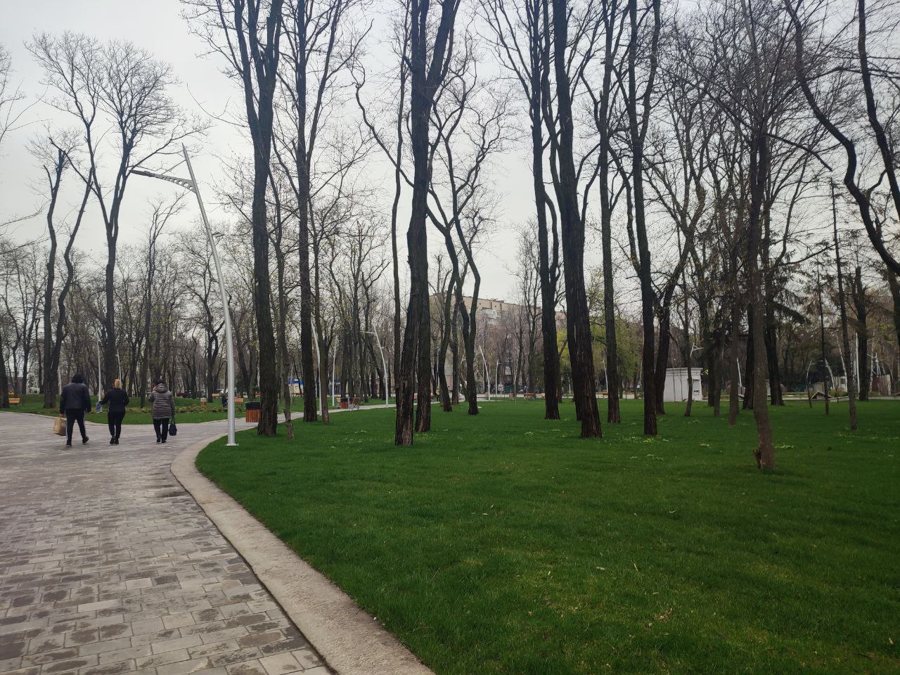 Сучасний благоустрій: у парку ім. Писаржевського триває капітальний ремонт першої та четвертої черги 