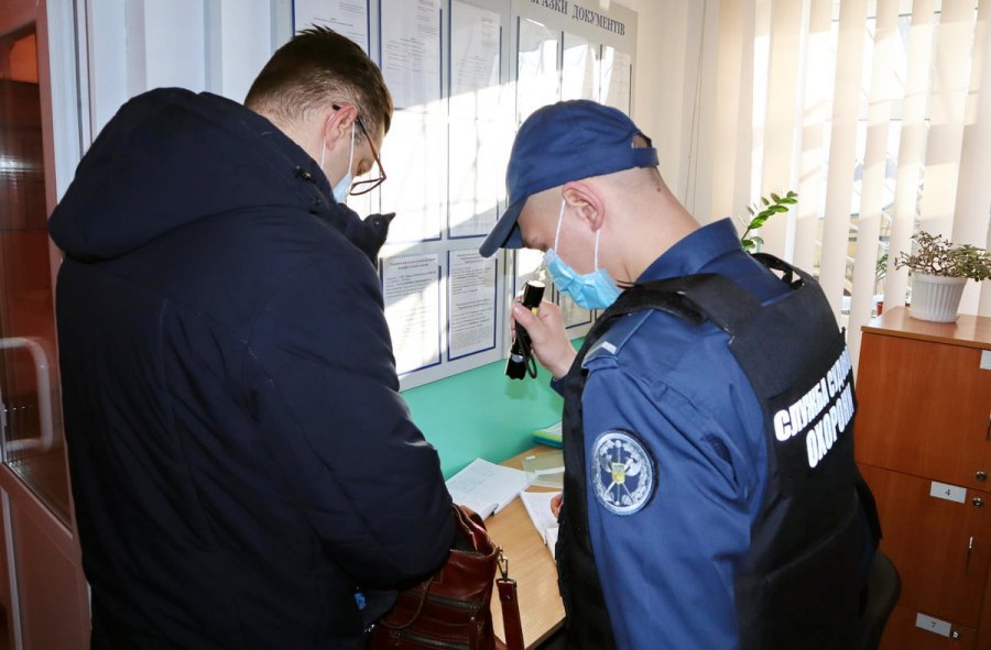 Днепропетровщина лидирует среди областей Украины по количеству запрещённых предметов, которые пытались пронести в суд