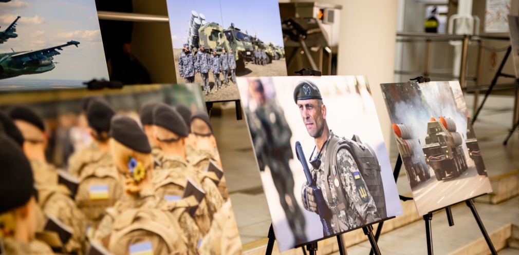 У ДніпроОДА відкрили фотовиставку до Дня захисників та захисниць України (ФОТОРЕПОРТАЖ)