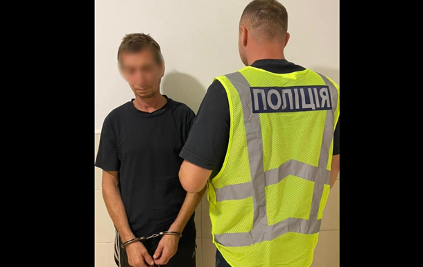 Под Киевом мужчина ограбил 8-летнего ребенка в машине