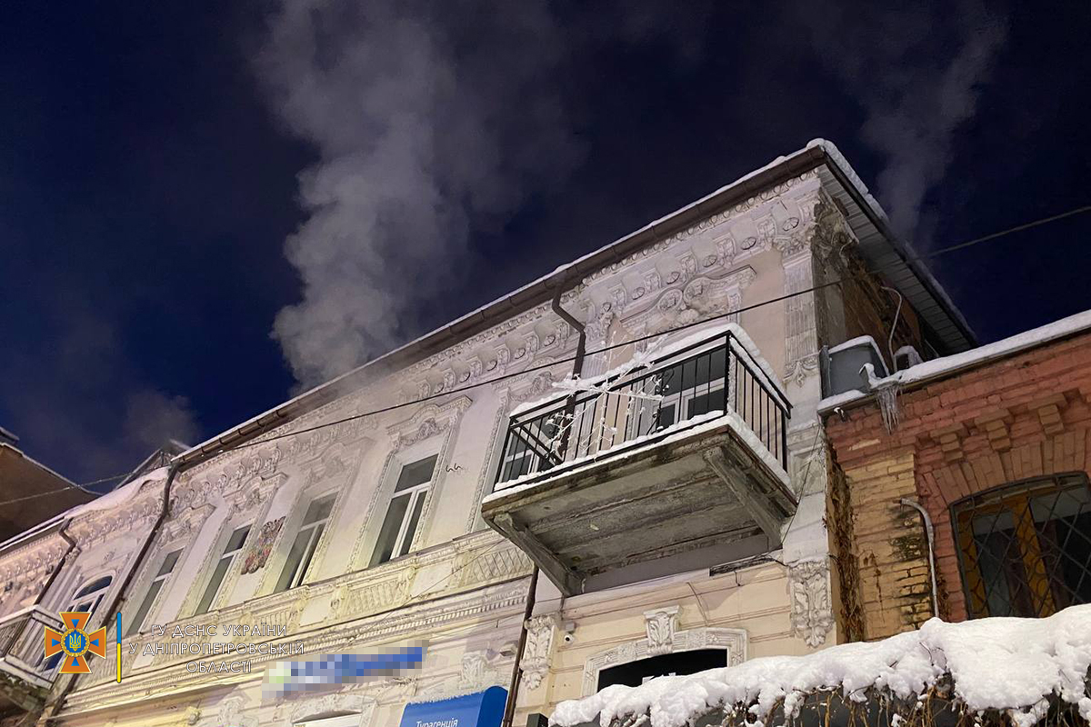 В центре Днепра горел дом: общая площадь пожара 30 кв. м. (ФОТО)
