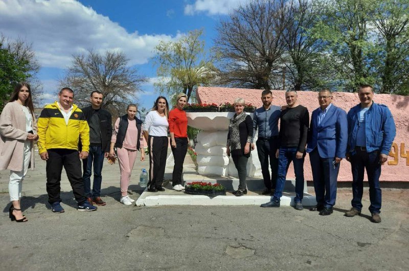 «Миллион цветов для героев»: жители Павлограда присоединились к акции памяти