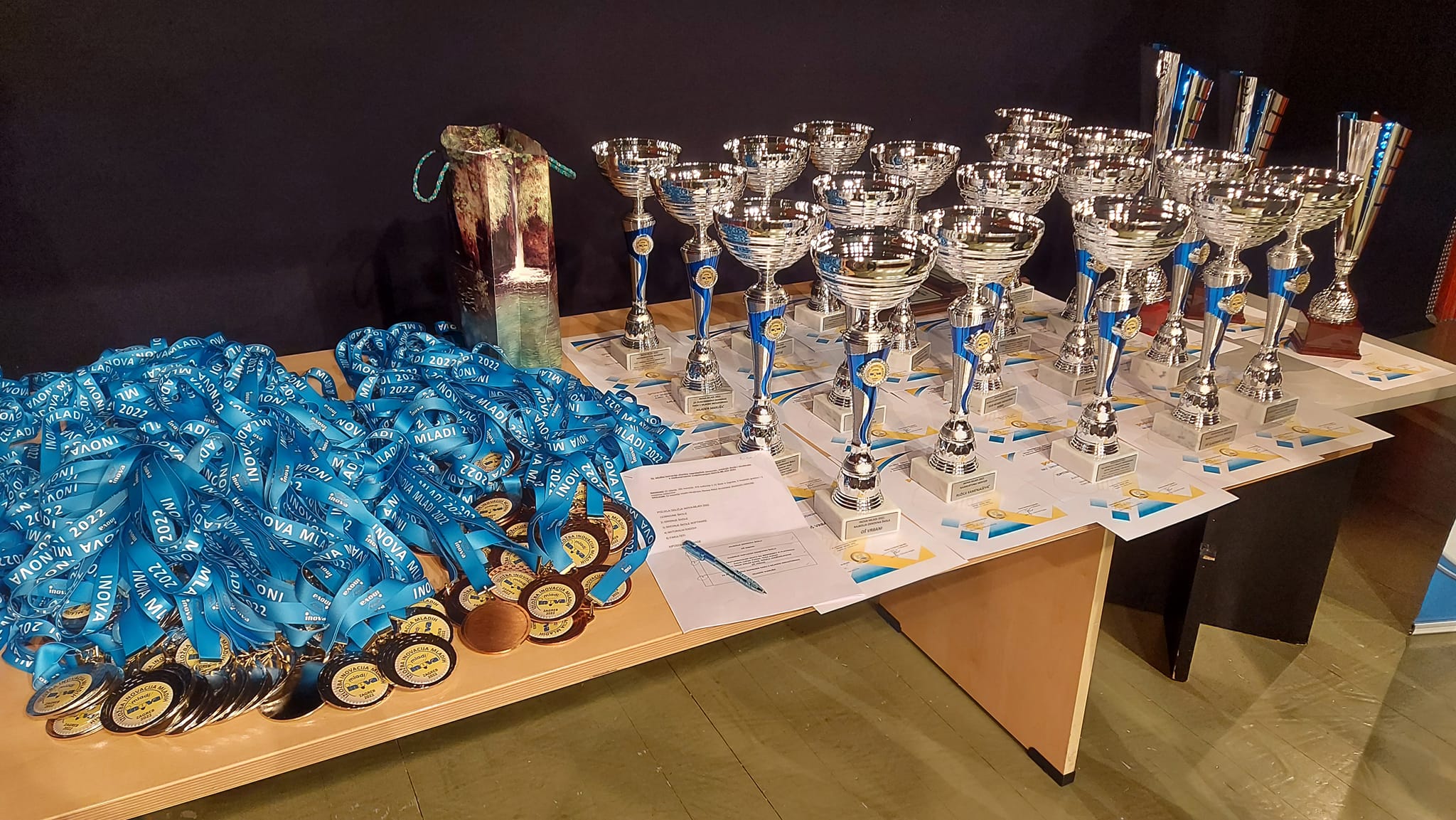 Юні науковці з Дніпропетровщини здобули 4 золоті нагороди на міжнародній виставці винаходів  
