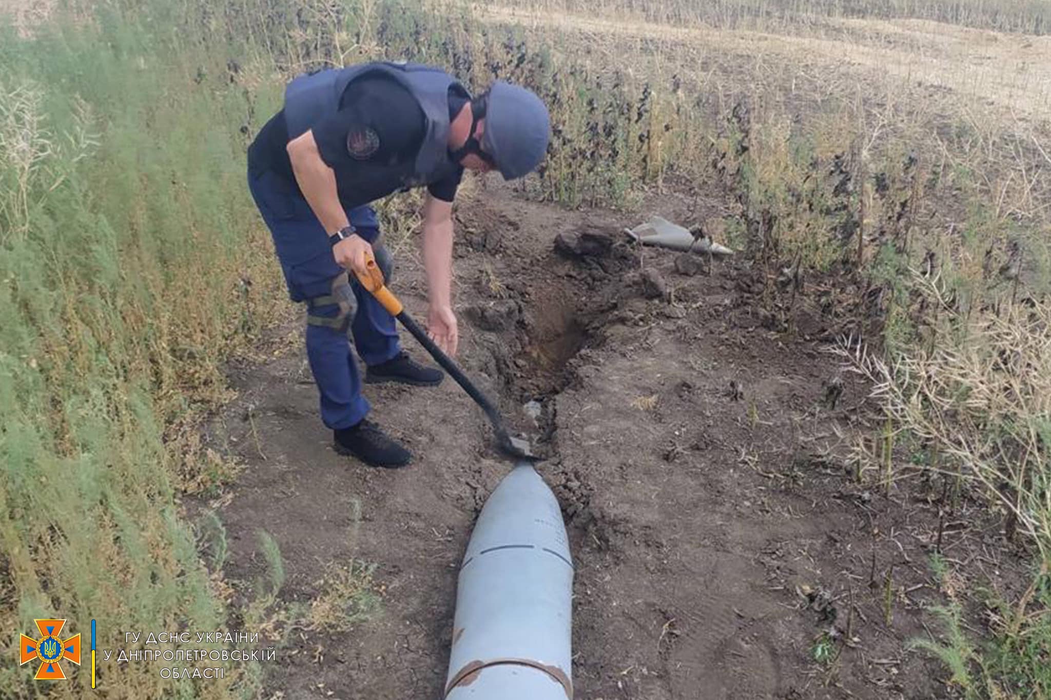 У Синельниківському районі піротехніки ДСНС знищили касетний блок від РСЗВ «Ураган» (ВІДЕО)