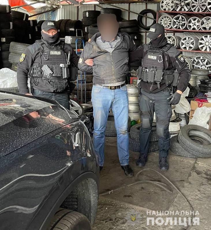 Столичный полицейский задержан на взятке от предпринимателей города, нарушавших карантин