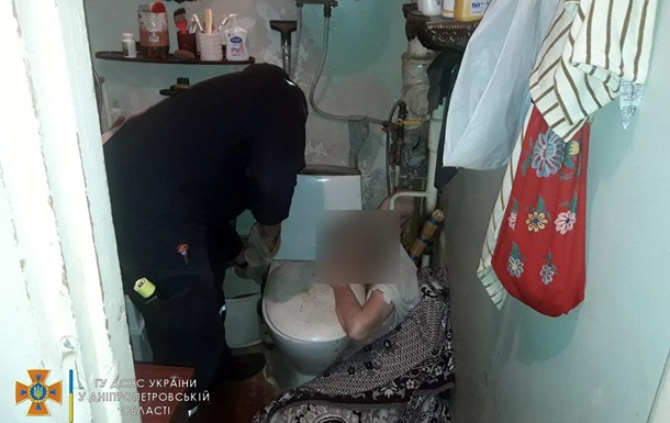 75- летняя жительница Днепра застряла в ванной