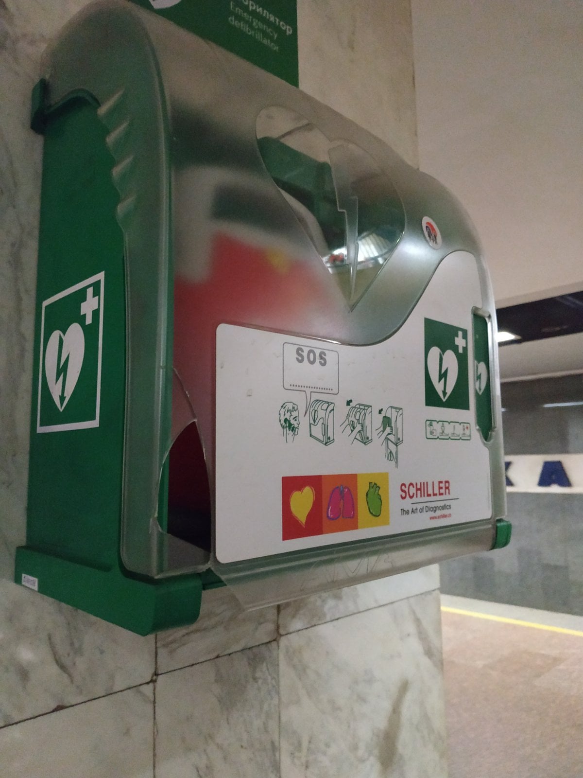 В столичном метро вандалы повредили дефибрилляторы