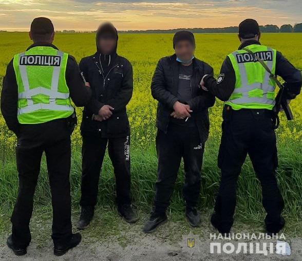 В Киевской области задержали преступников, которые сливали топливо с грузовиков