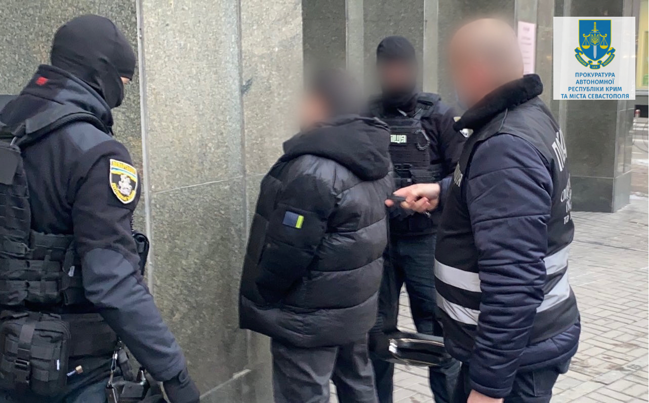 60 тысяч долларов за руководящую должность в МВД: в Киеве задержан крымчанин, выдававший себя за родственника министра