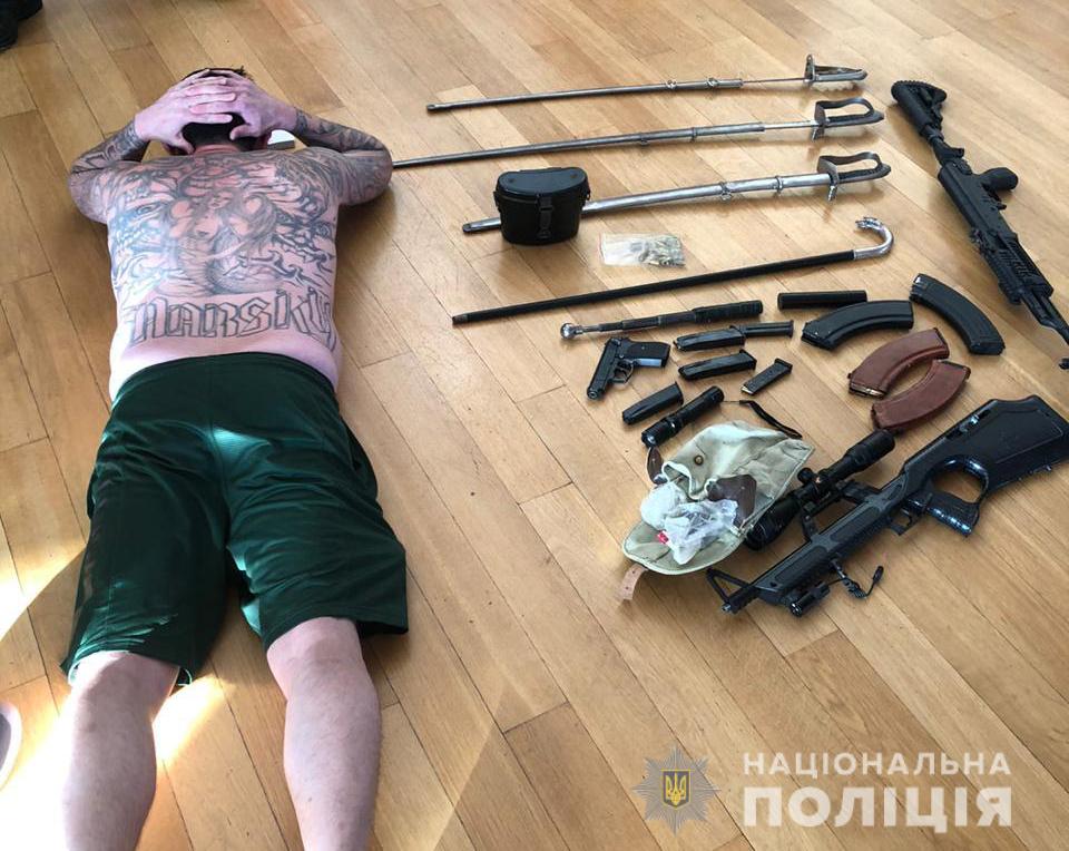 Адвокат с правоохранителем организовали в Одессе ОПГ и незаконно завладели квартирами на 27 млн ​​грн