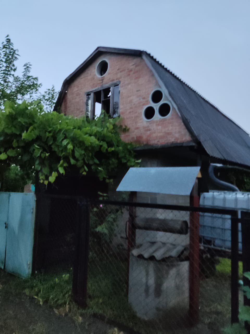Через ворожi ракетнi удари у  Новомосковському районi сильно пошкоджений iнфраструктурний об’єкт, є руйнування дачних будинків