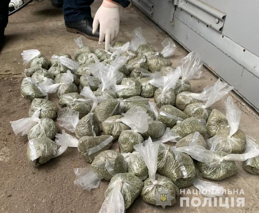 В Житомирской области перекрыли канал сбыта наркотиков: «товара» изъяли на миллион гривен