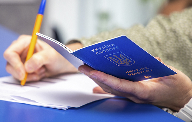 Отримати одночасно внутрішній та закордонний паспорти: у Міграційній службі області запустили нову послугу 
