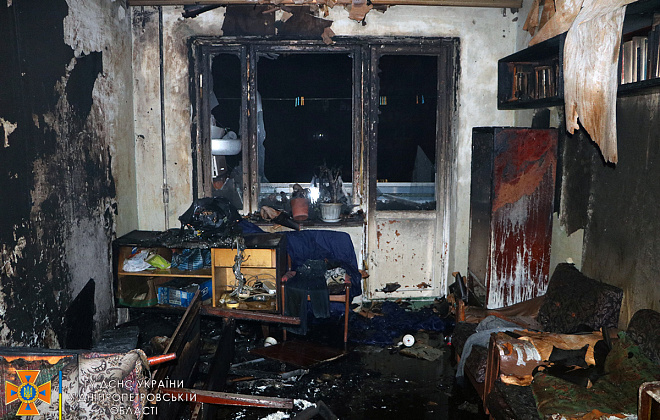 Ночью в Днепре загорелась квартира в многоэтажке: есть пострадавшие (ВИДЕО)