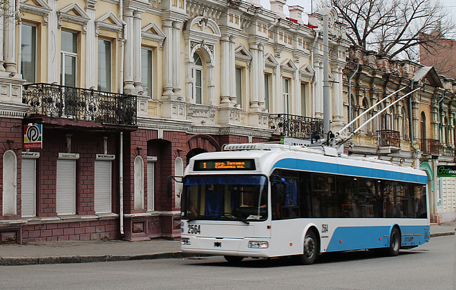 У Дніпрі тимчасово призупинили рух деяких тролейбусних та трамвайних маршрутів